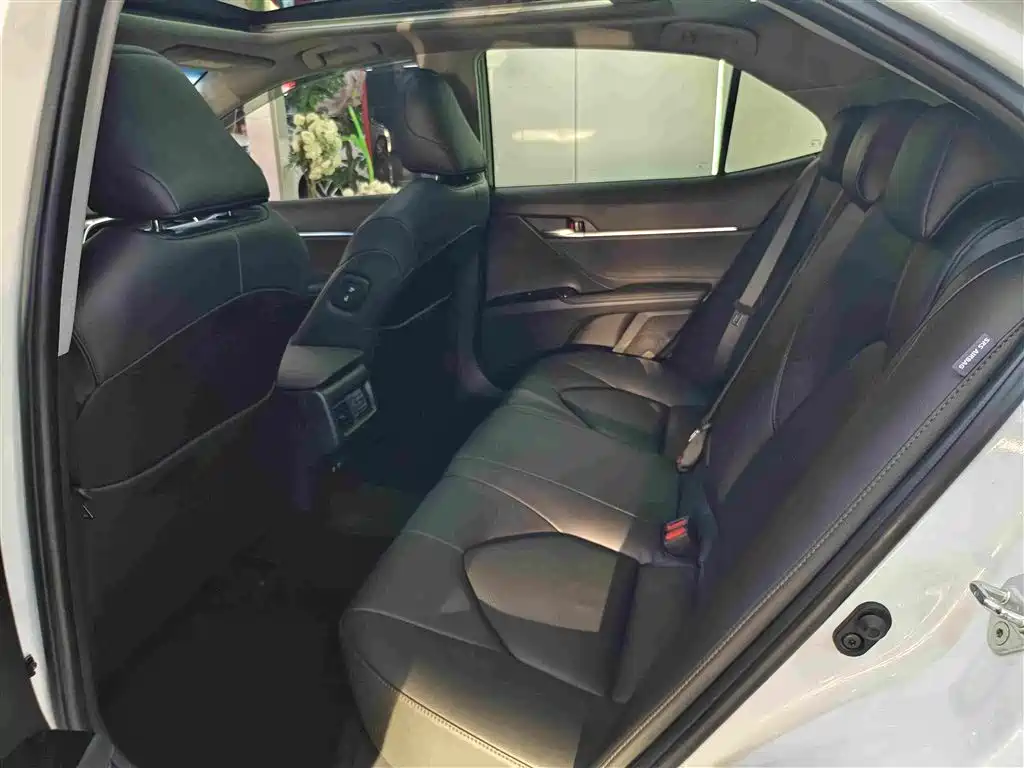 Toyota Camry — миниатюра 5