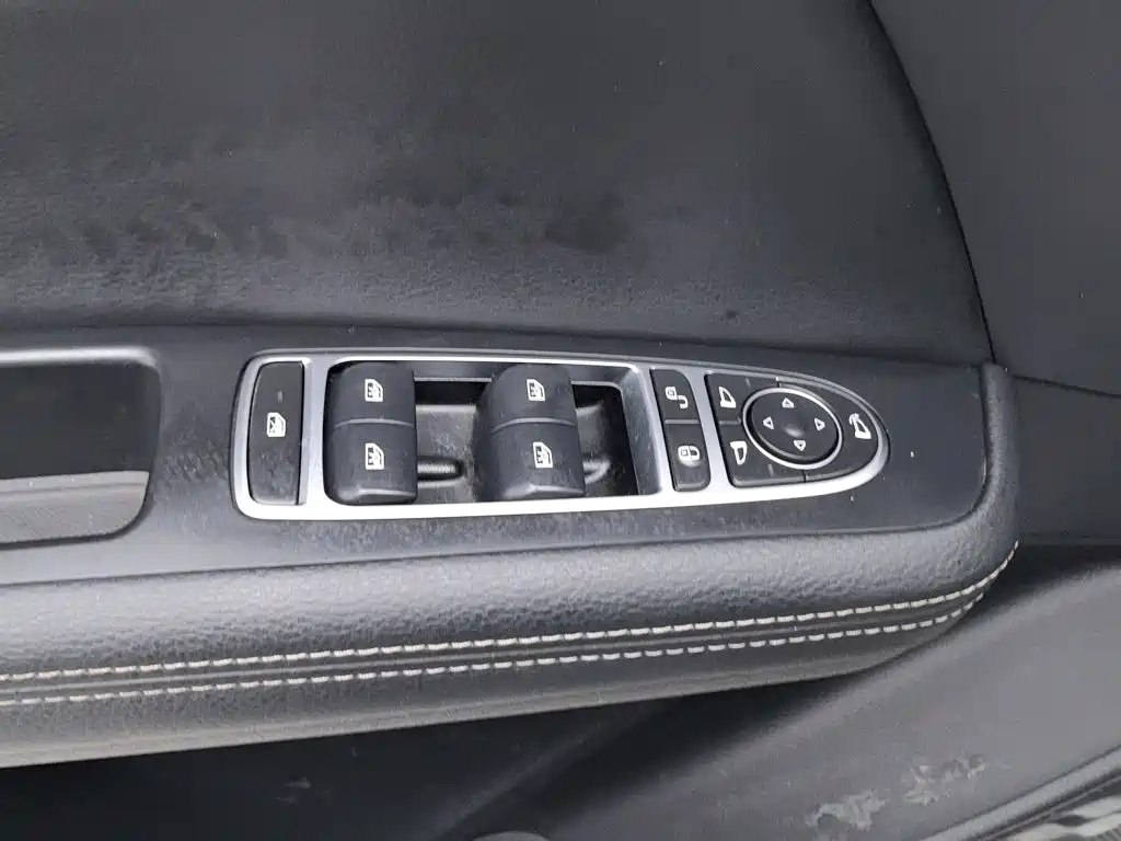 BYD MAX — миниатюра 9