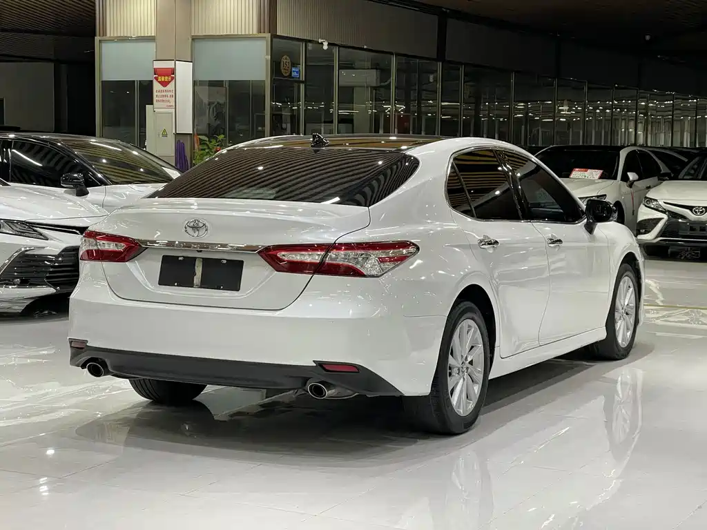 Toyota Camry — миниатюра 11