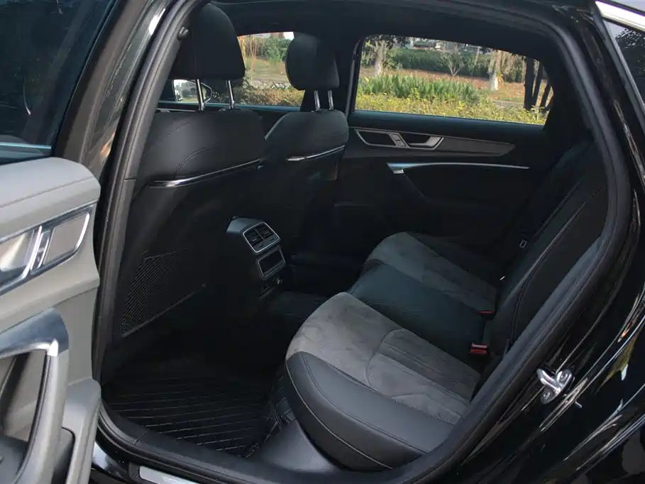Audi A6L 2024 40 TFSI Luxury