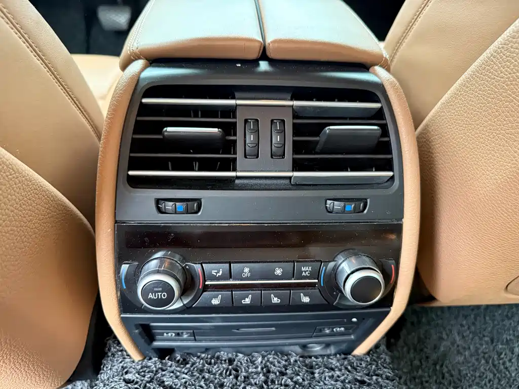 BMW 7 Series — миниатюра 14