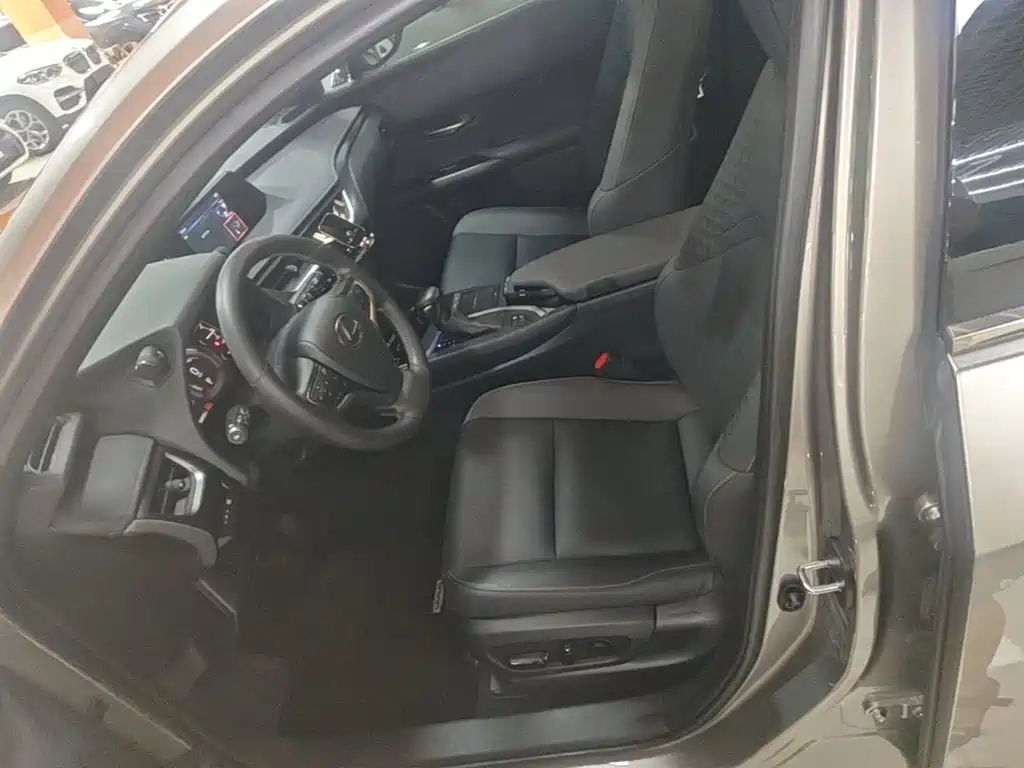 Lexus UX — миниатюра 15