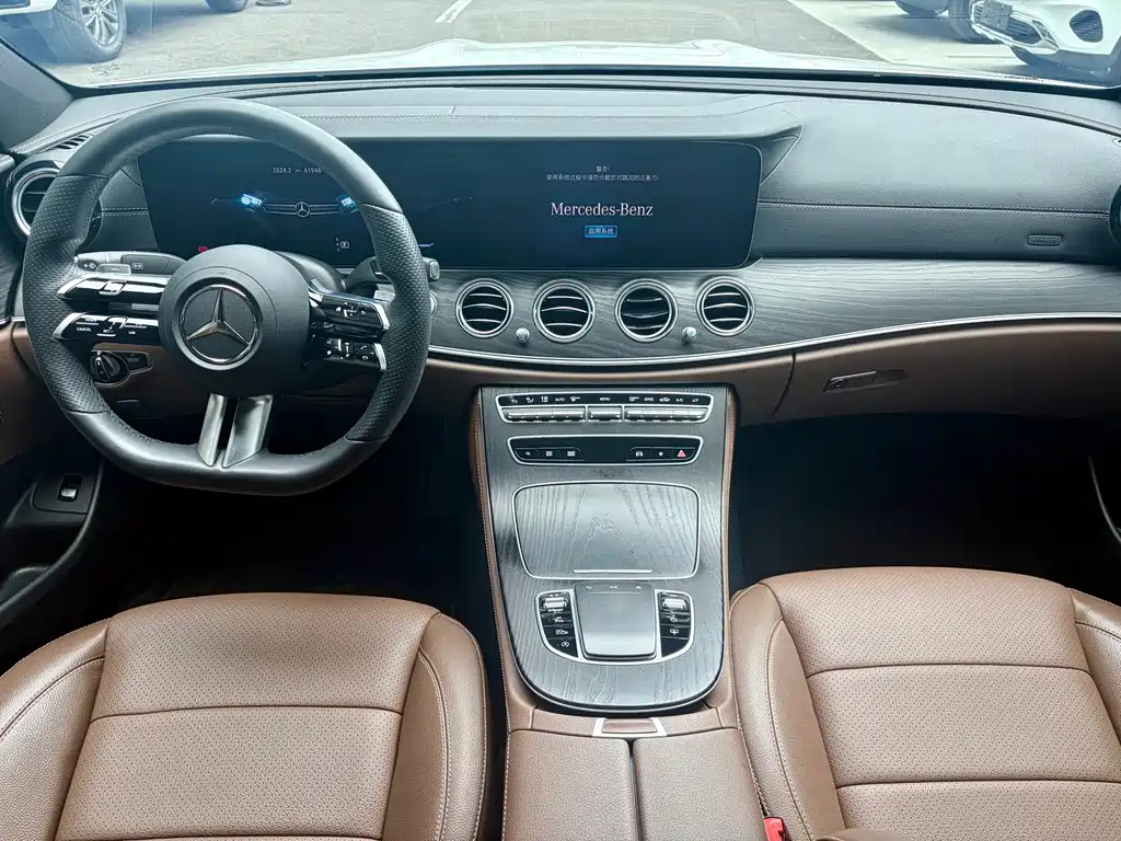 Mercedes-Benz E-Class — миниатюра 16