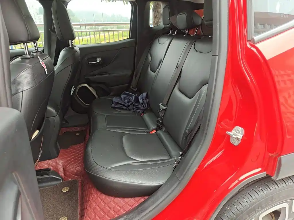 Jeep Renegade — миниатюра 13