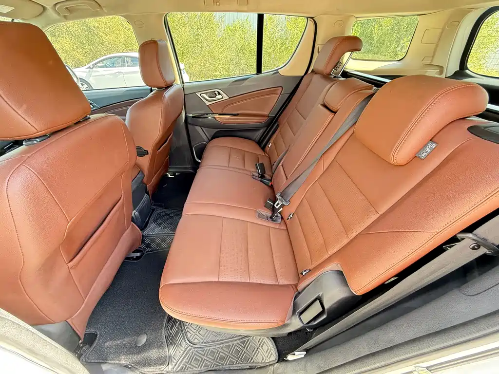 Isuzu MU-X — миниатюра 6