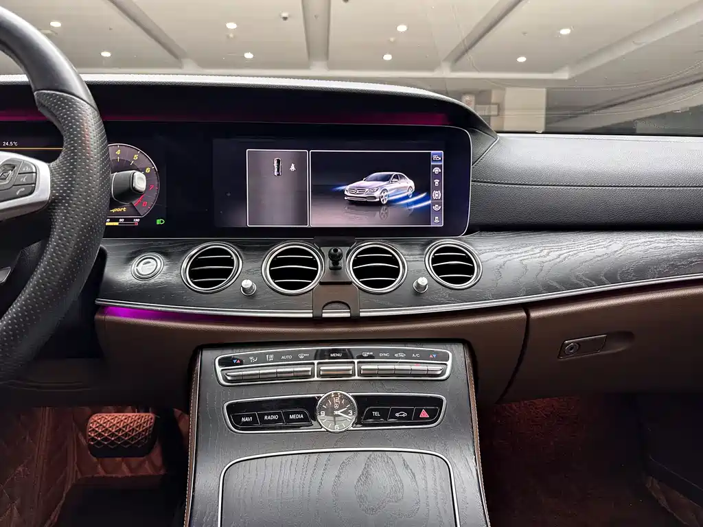 Mercedes-Benz E-Class — миниатюра 12