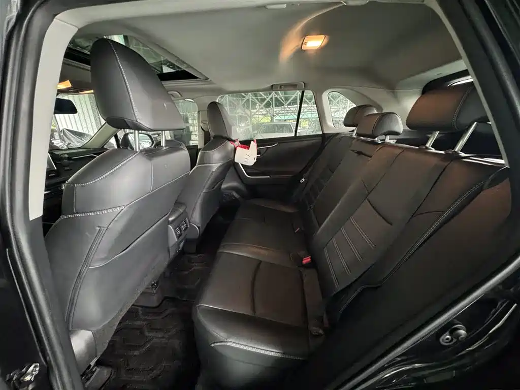 Toyota RAV4 — миниатюра 5
