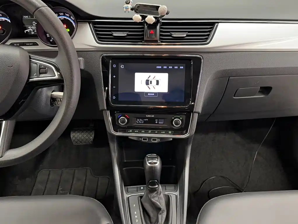Skoda Rapid — миниатюра 9