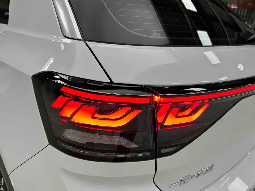 Volkswagen T-Roc — миниатюра 23