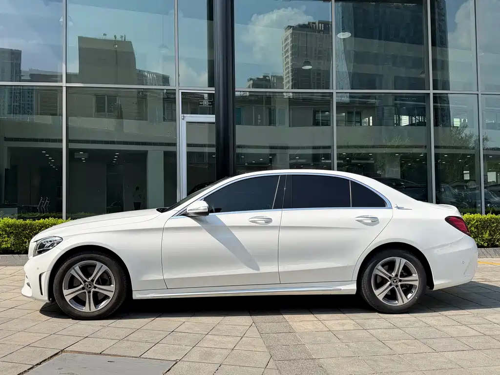 Mercedes-Benz C-Class — миниатюра 2