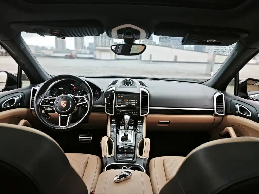 Porsche Cayenne — миниатюра 7