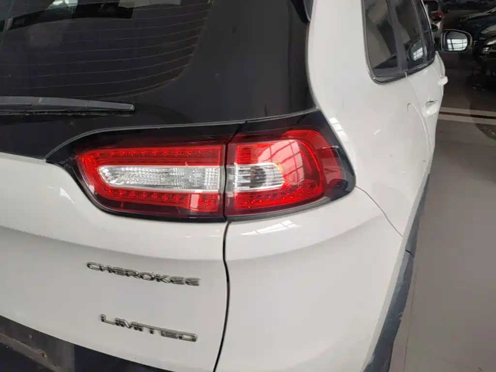 Jeep Cherokee — миниатюра 8
