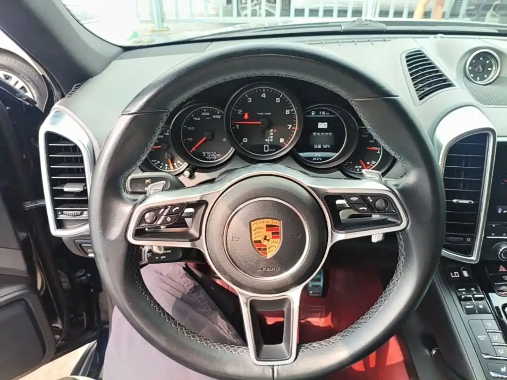 Porsche Cayenne — миниатюра 11
