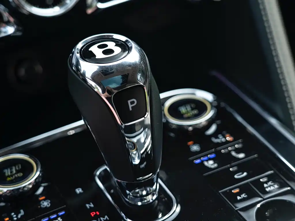 Bentley Flying Spur PHEV — миниатюра 20