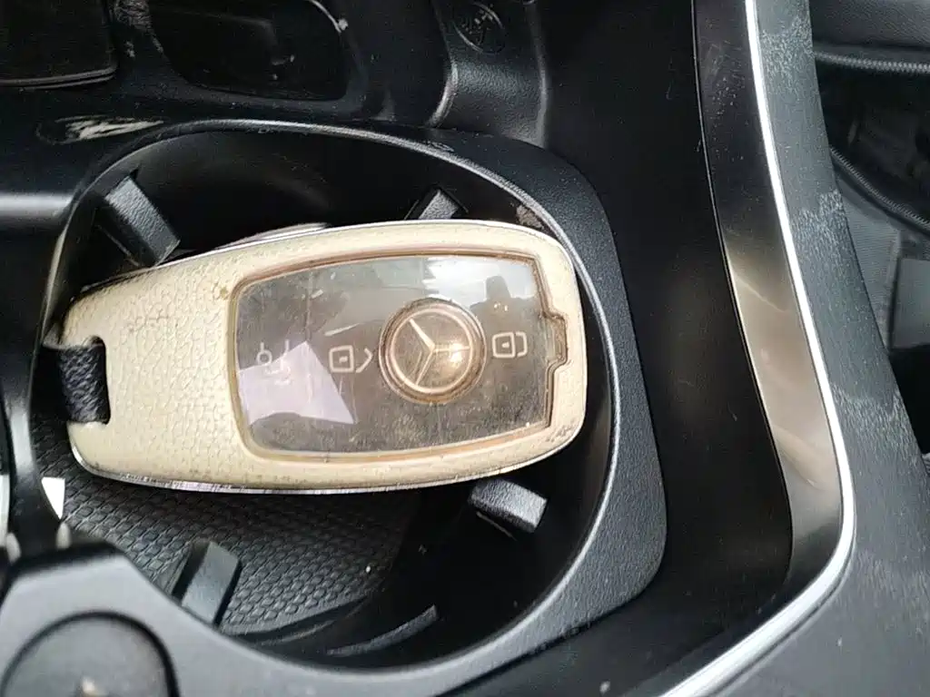 Mercedes-Benz E-Class — миниатюра 9