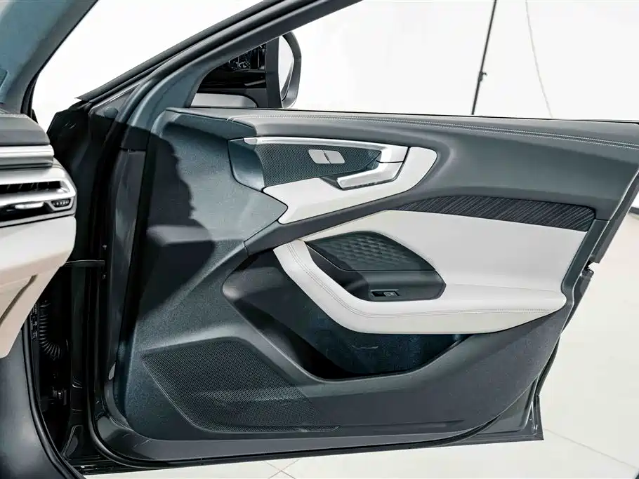Audi A5L — миниатюра 12