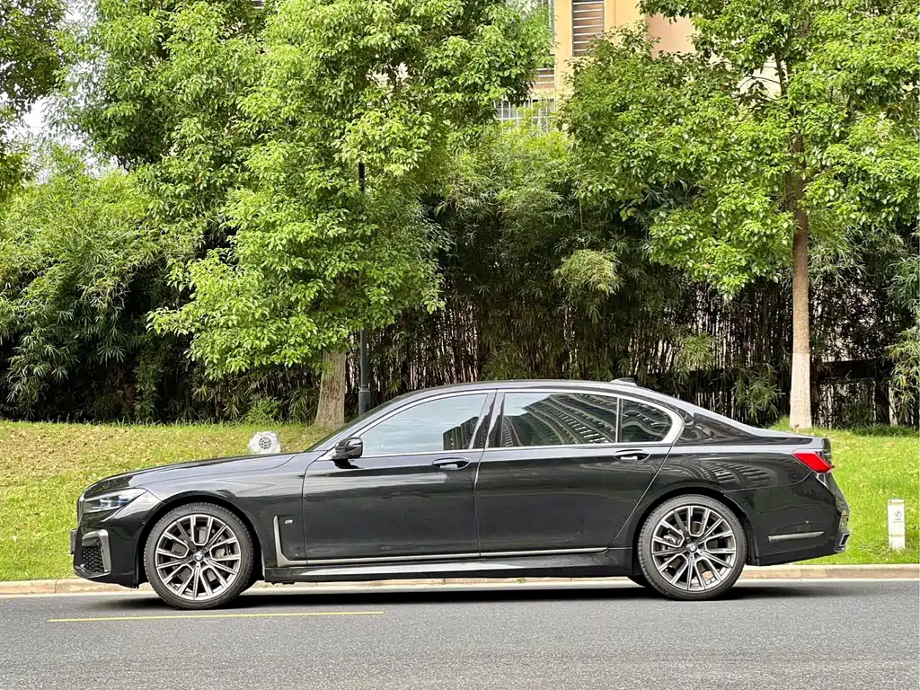 BMW 7 Series — миниатюра 3