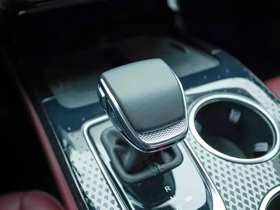 Hongqi Hongqi HS3 PHEV — миниатюра 9