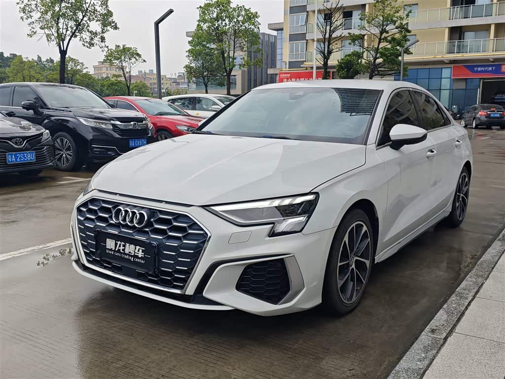 Audi A3 1.4 л 2021 г. Белый, пробег 16400 км