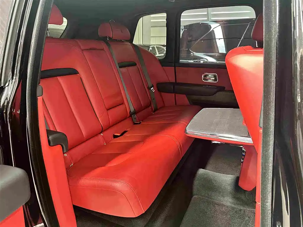 Rolls-Royce Cullinan — миниатюра 16