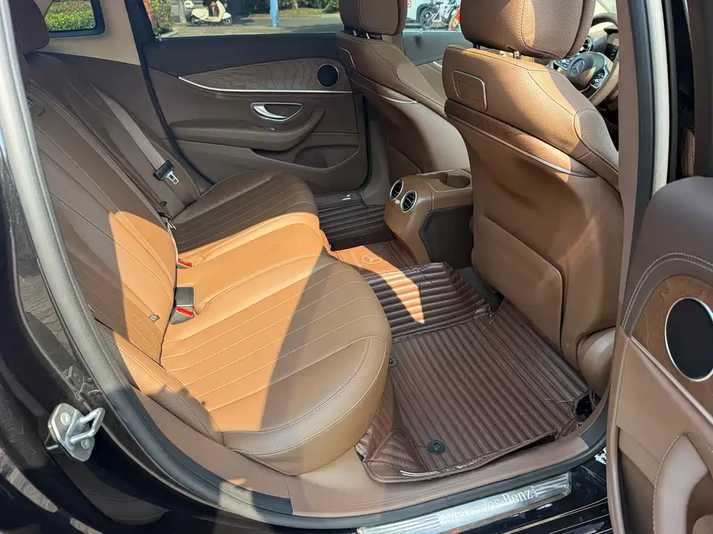 Mercedes-Benz E-Class — миниатюра 9