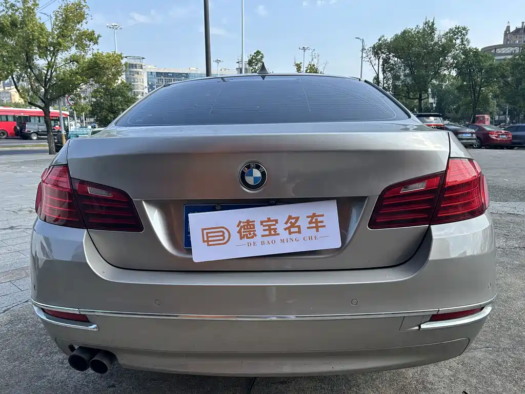 BMW 5 Series — миниатюра 10
