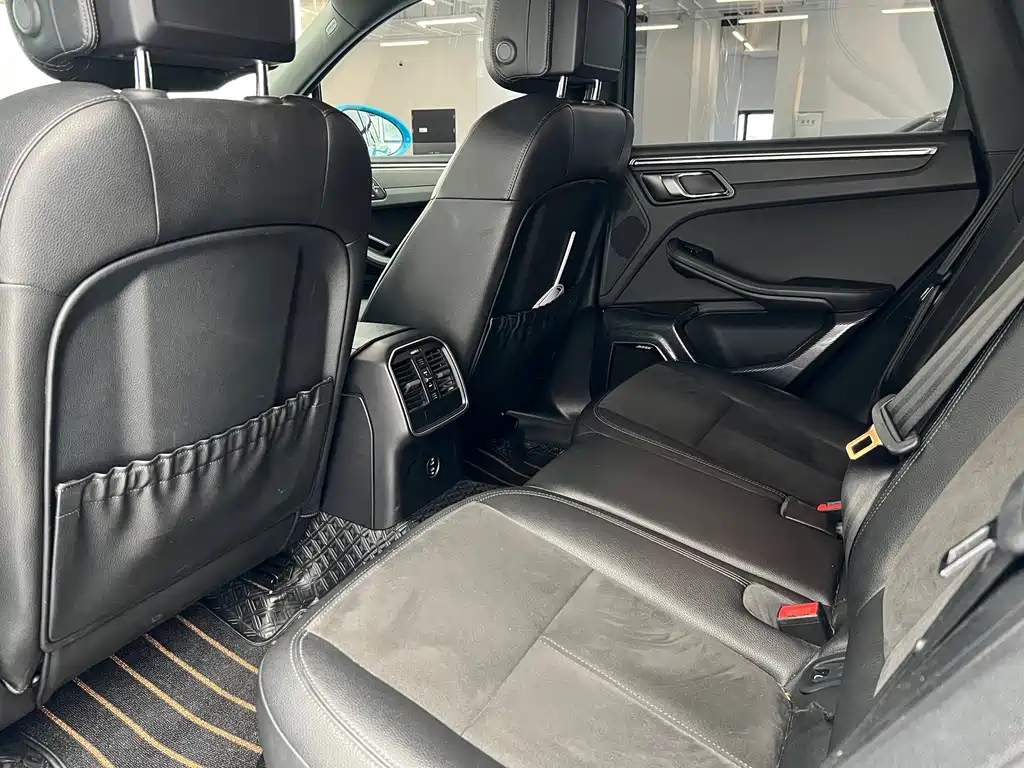 Porsche Macan — миниатюра 12