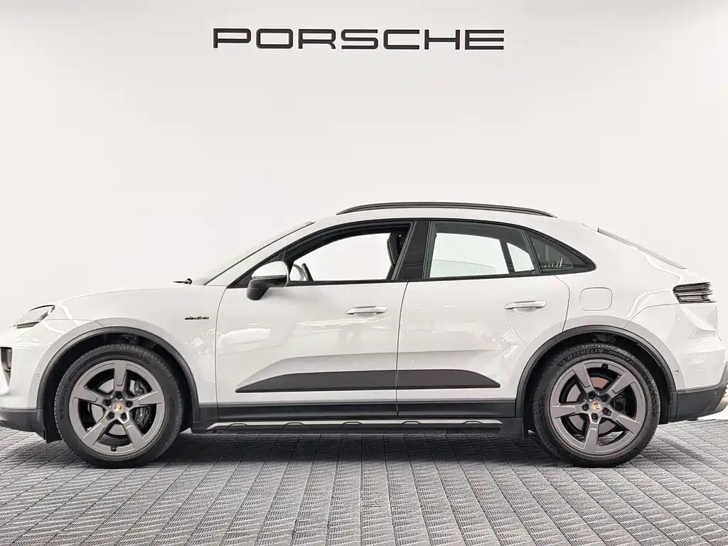 Porsche Macan EV — миниатюра 4