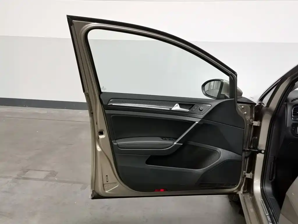 Volkswagen Golf — миниатюра 8