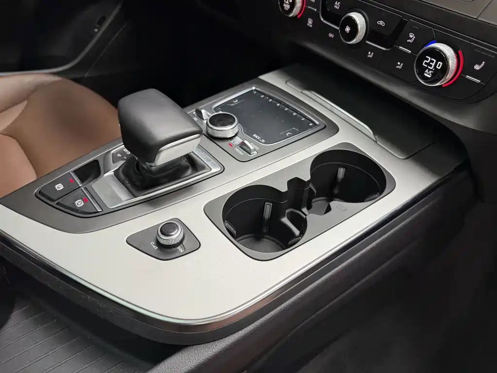 Audi Q7 — миниатюра 10