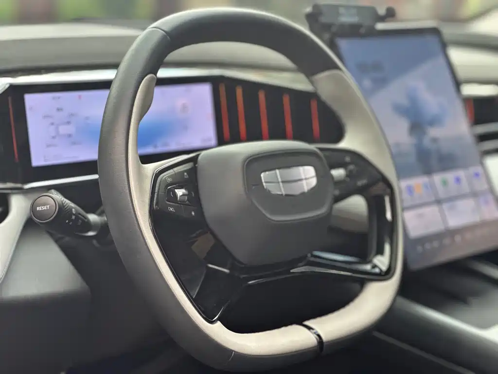 Geely Boyue L — миниатюра 18