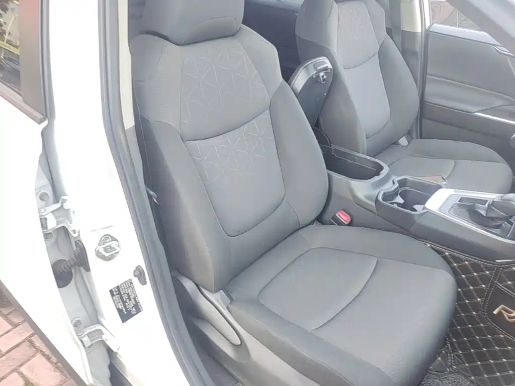 Toyota RAV4 — миниатюра 25