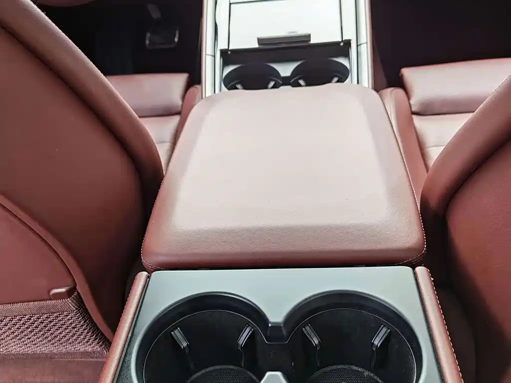 Porsche Panamera — миниатюра 12