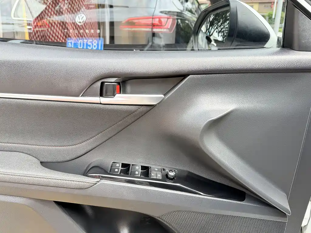 Toyota Camry — миниатюра 11