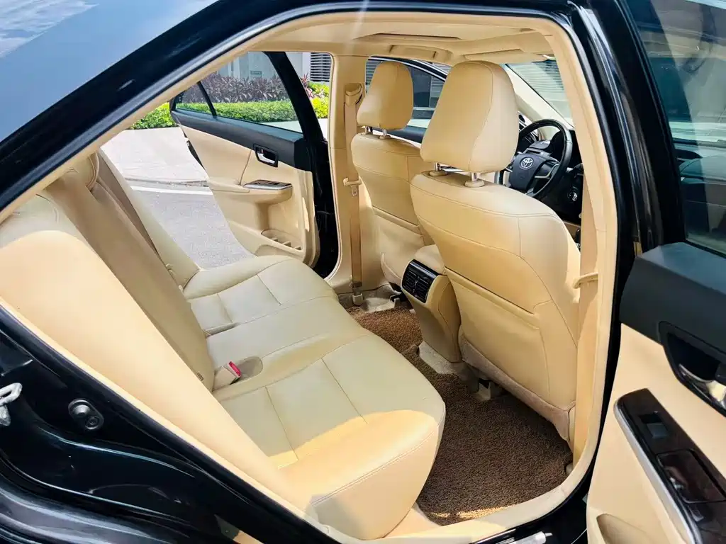 Toyota Camry — миниатюра 9
