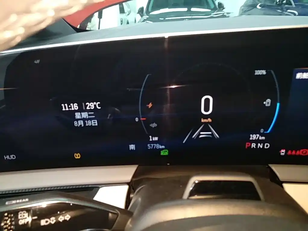 Cadillac IQ — миниатюра 12