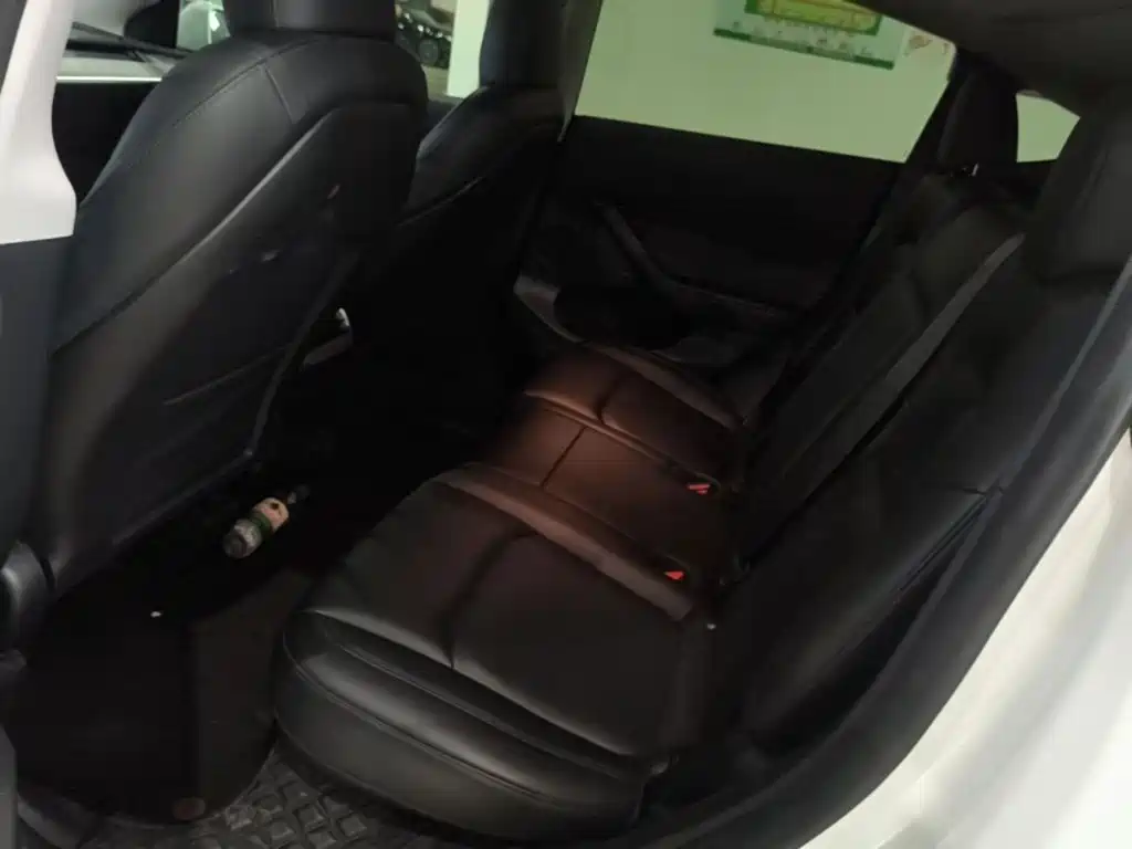 Tesla Model Y — миниатюра 13