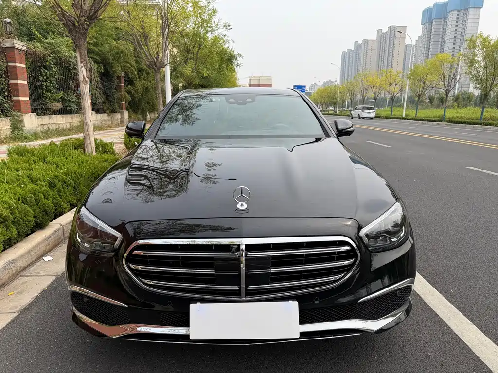 Mercedes-Benz E-Class — миниатюра 2
