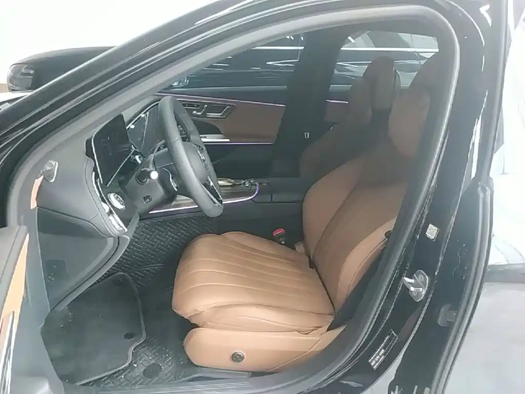 Mercedes-Benz E-Class — миниатюра 15
