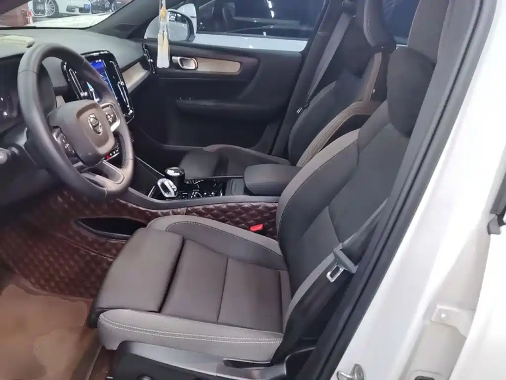 Volvo XC40 — миниатюра 15