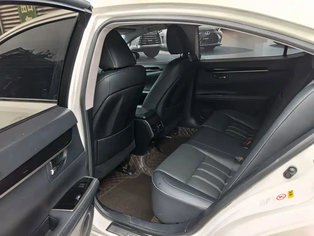 Lexus ES 2015 300h Comfort