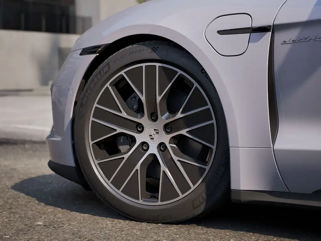 Porsche Taycan — миниатюра 2