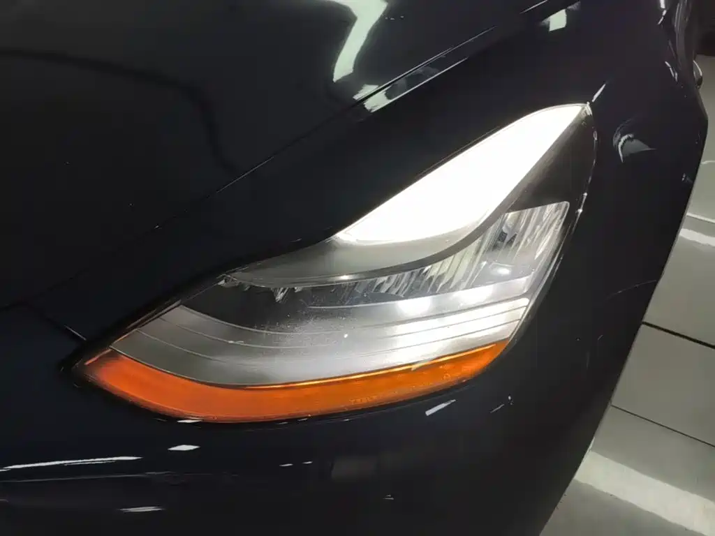 Tesla Model 3 — миниатюра 24