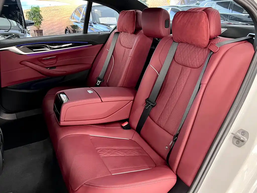 BMW 5 Series — миниатюра 10