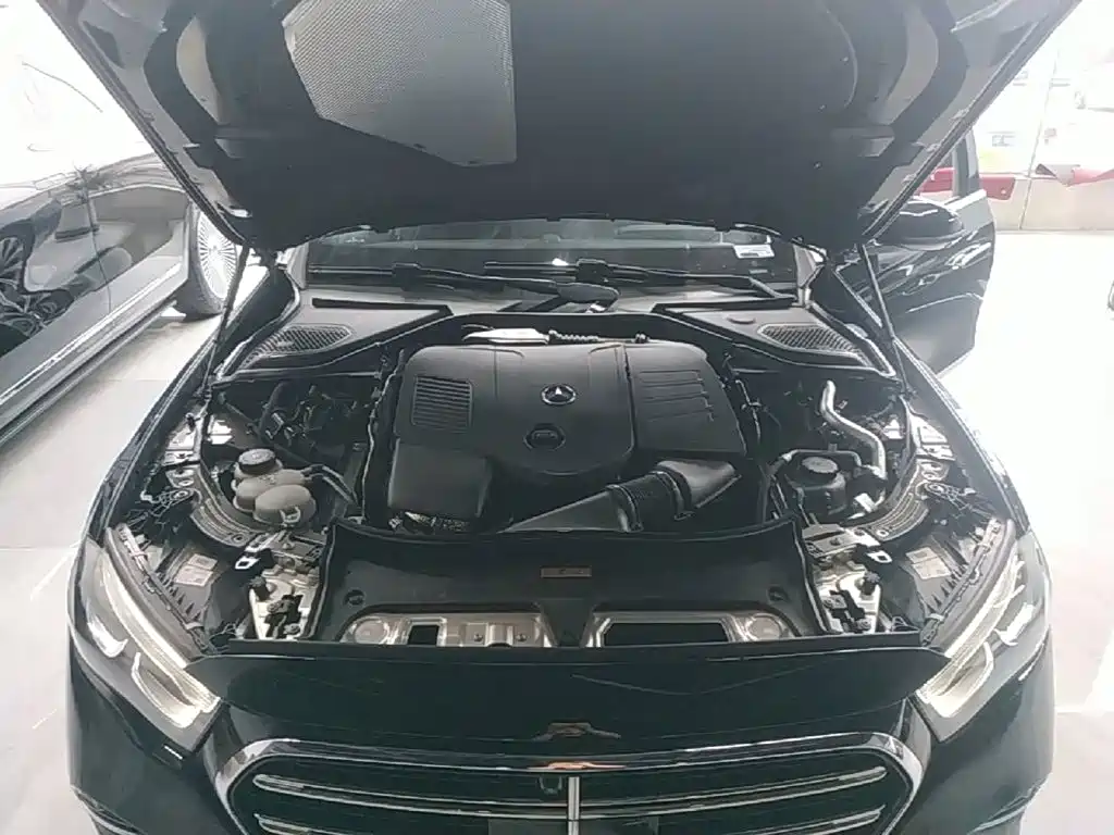 Mercedes-Benz E-Class — миниатюра 20