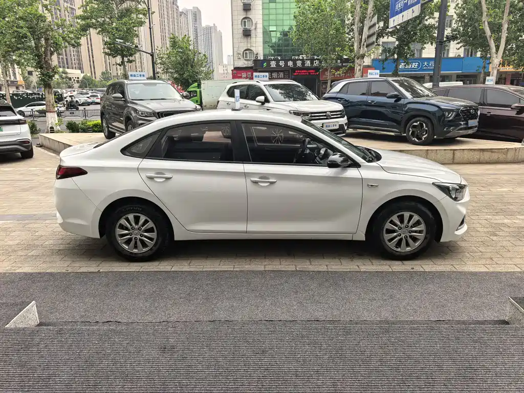 Hyundai Elantra - фото 20