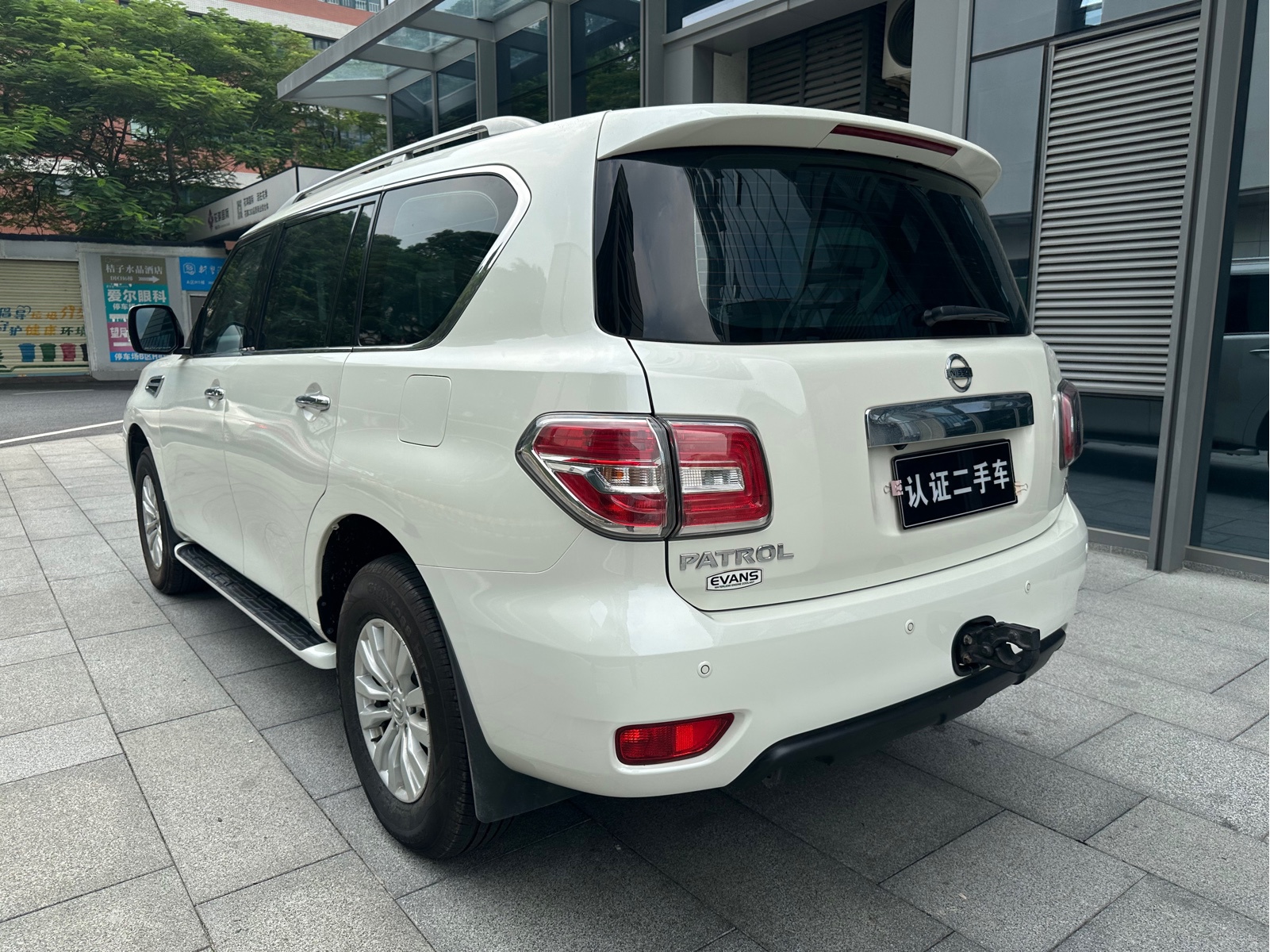 Nissan Patrol — миниатюра 4