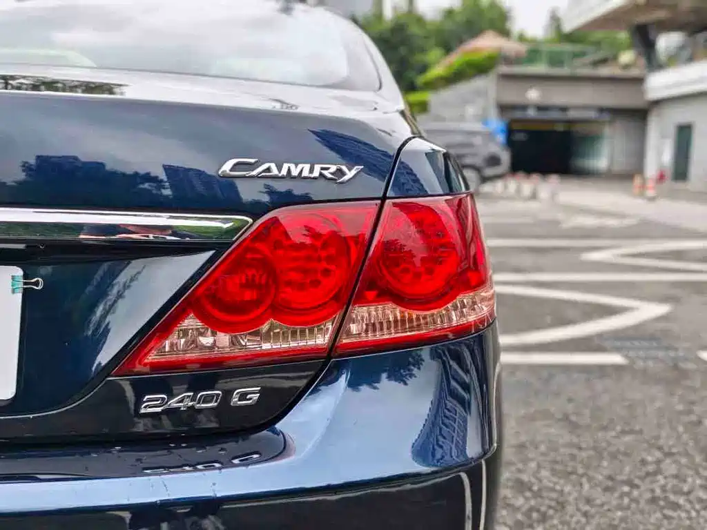 Toyota Camry — миниатюра 32