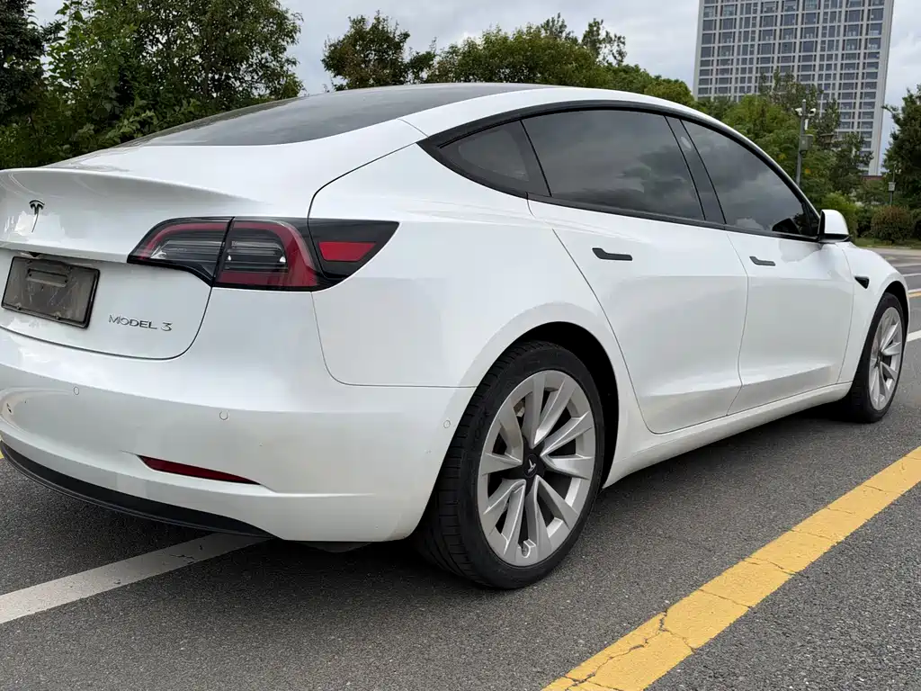 Tesla Model 3 — миниатюра 13