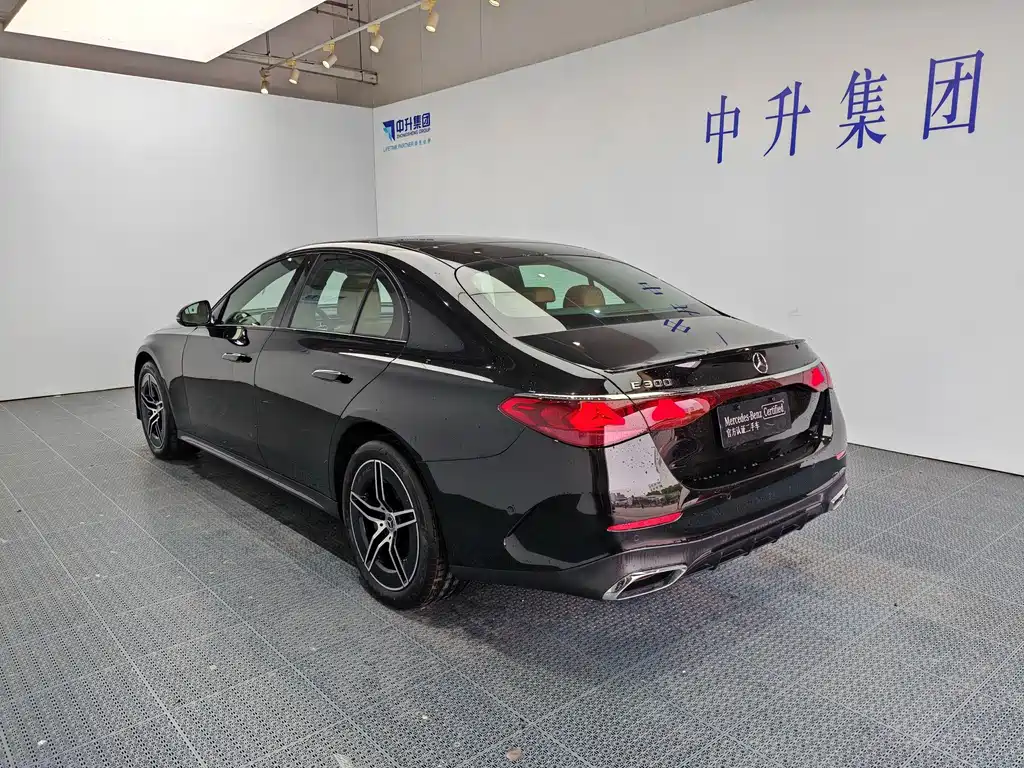Mercedes-Benz E-Class (Import) — миниатюра 4